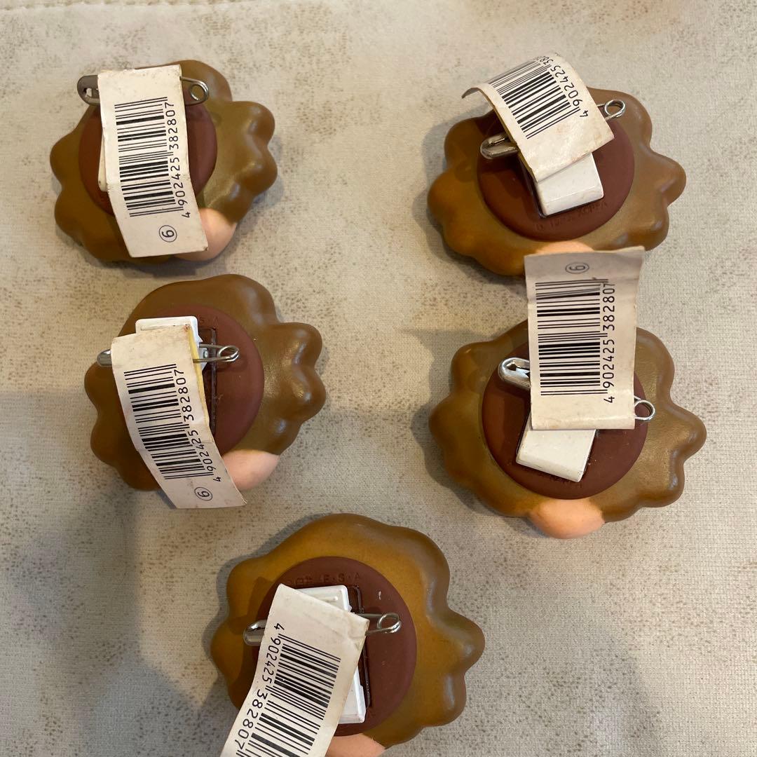 レア品　クレヨンしんちゃん　野原みさえ　フィギュア　ピンバッジ