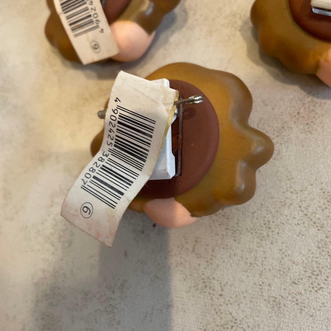 レア品　クレヨンしんちゃん　野原みさえ　フィギュア　ピンバッジ