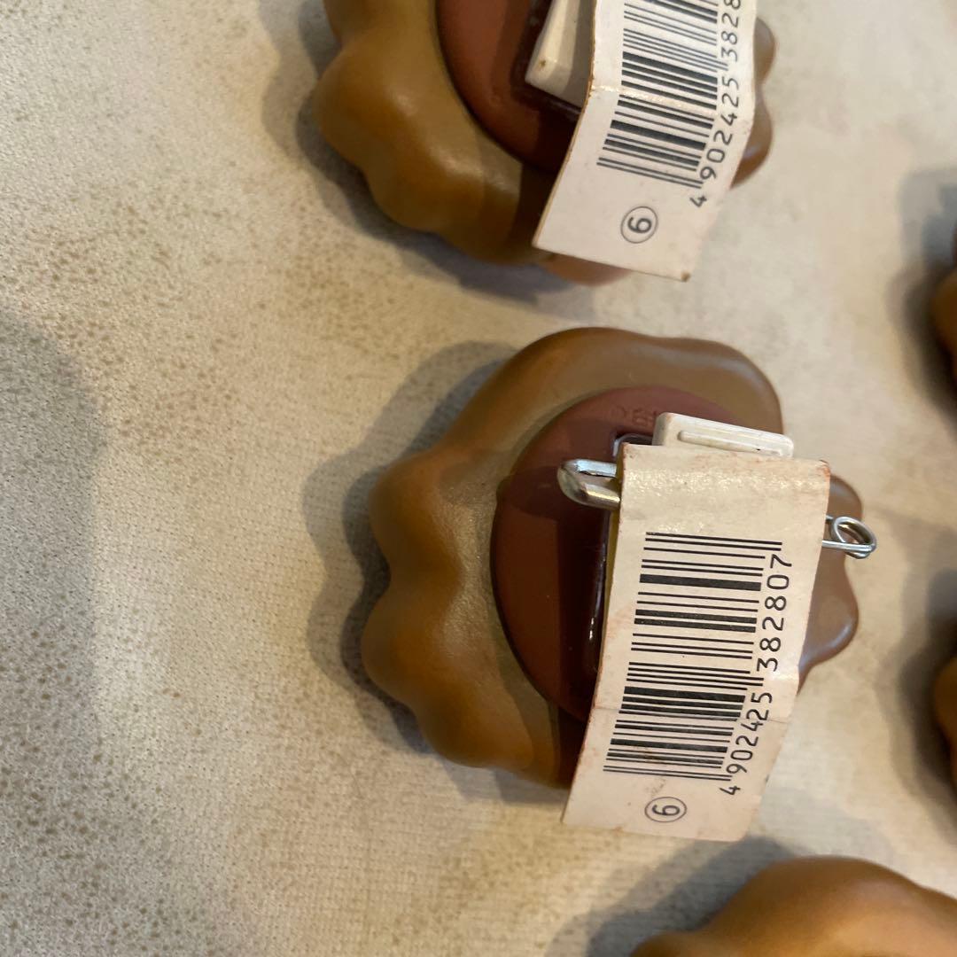 レア品　クレヨンしんちゃん　野原みさえ　フィギュア　ピンバッジ