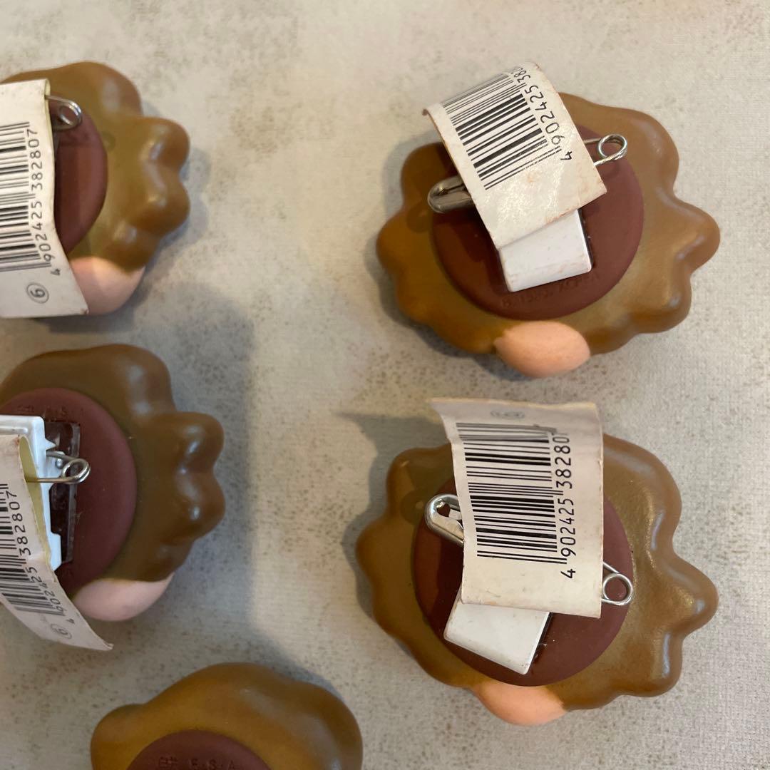 レア品　クレヨンしんちゃん　野原みさえ　フィギュア　ピンバッジ