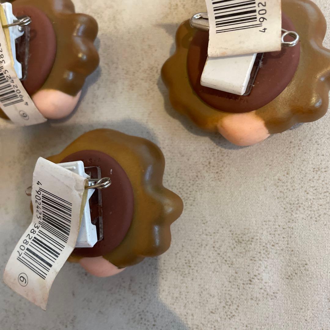 レア品　クレヨンしんちゃん　野原みさえ　フィギュア　ピンバッジ