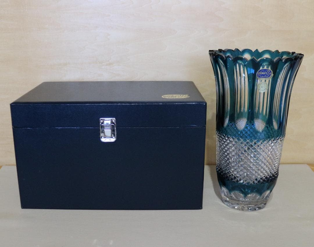 ボヘミアクリスタル 花瓶 HUND CUT 24％pbo チェコ