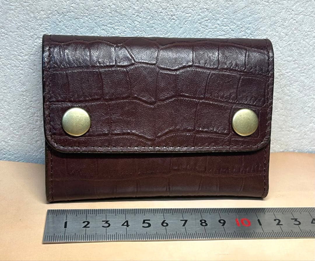 トラッカーウォレット　ミドル　三つ折り財布　型押しクロコ　コンパクト財布　牛革