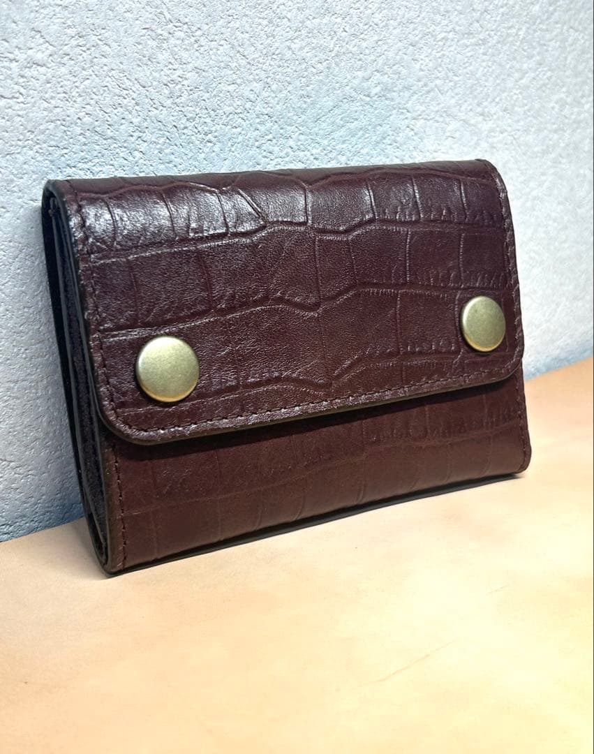 トラッカーウォレット　ミドル　三つ折り財布　型押しクロコ　コンパクト財布　牛革