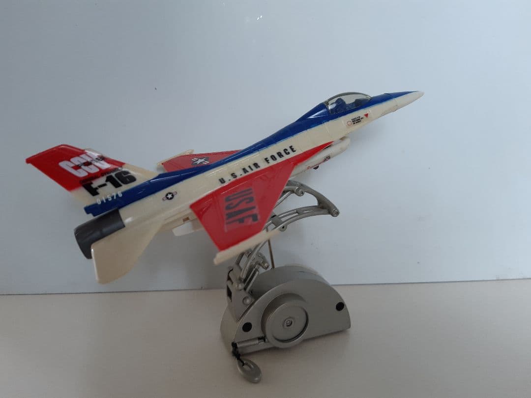 newray　F16