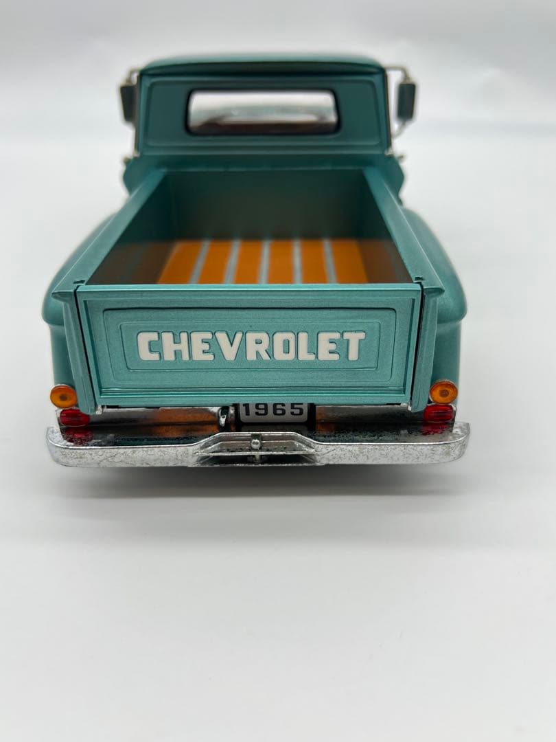 No228 ミニカー1/18箱あり 1965 C10 CIEVROLET