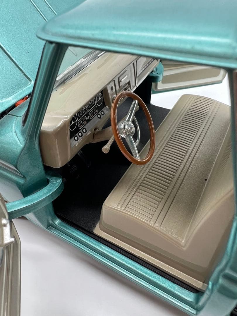 No228 ミニカー1/18箱あり 1965 C10 CIEVROLET