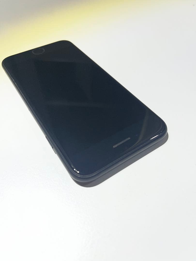 Apple iPhone SE (2世代)ブラック