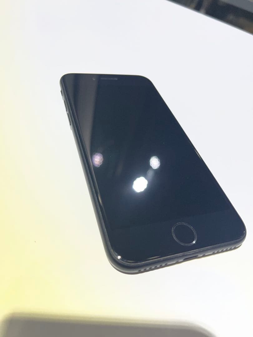 Apple iPhone SE (2世代)ブラック