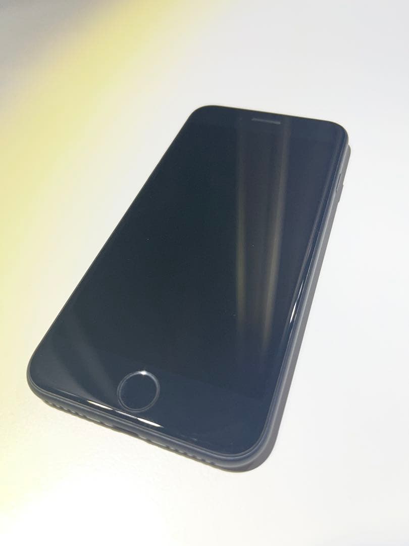 Apple iPhone SE (2世代)ブラック