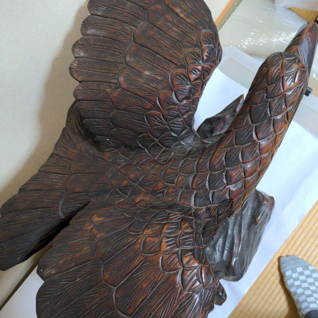 鳥の木彫り（猛禽類の風格と迫力）