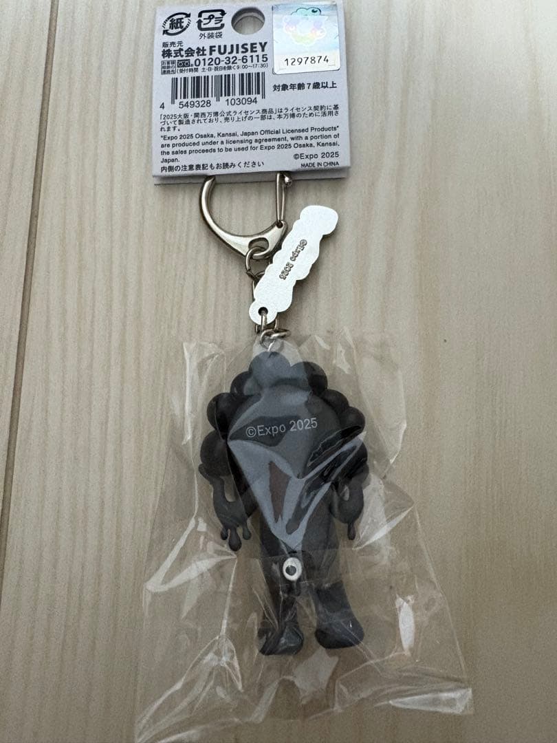 ミャクミャク　ブラックキーホルダー