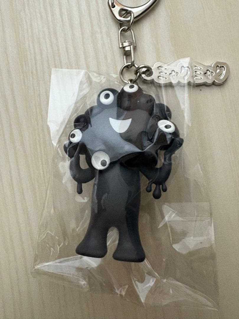 ミャクミャク　ブラックキーホルダー