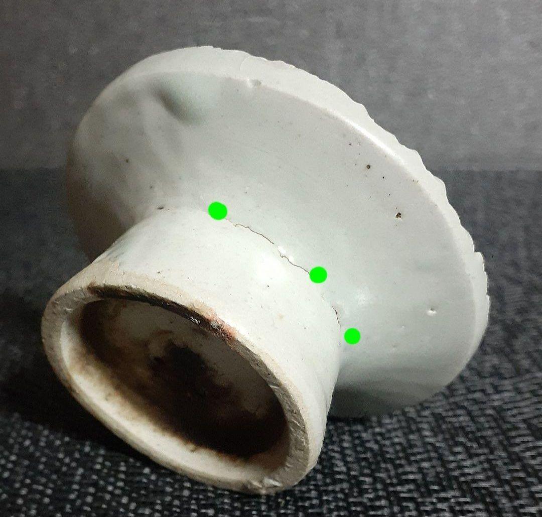 李朝　韓国古美術　韓国古陶磁器　白磁　陽刻浮彫　花文様　高付皿　菓子型　餅型