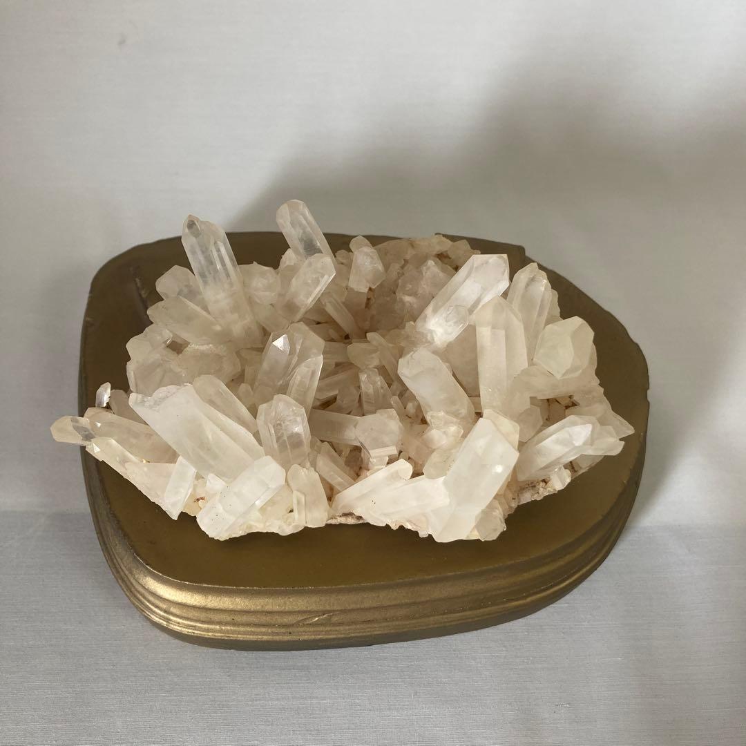 水晶の置物 金色の台座付き　607g 断捨離　大掃除