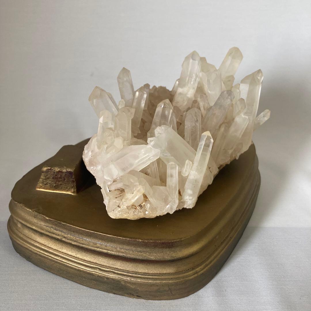 水晶の置物 金色の台座付き　607g 断捨離　大掃除