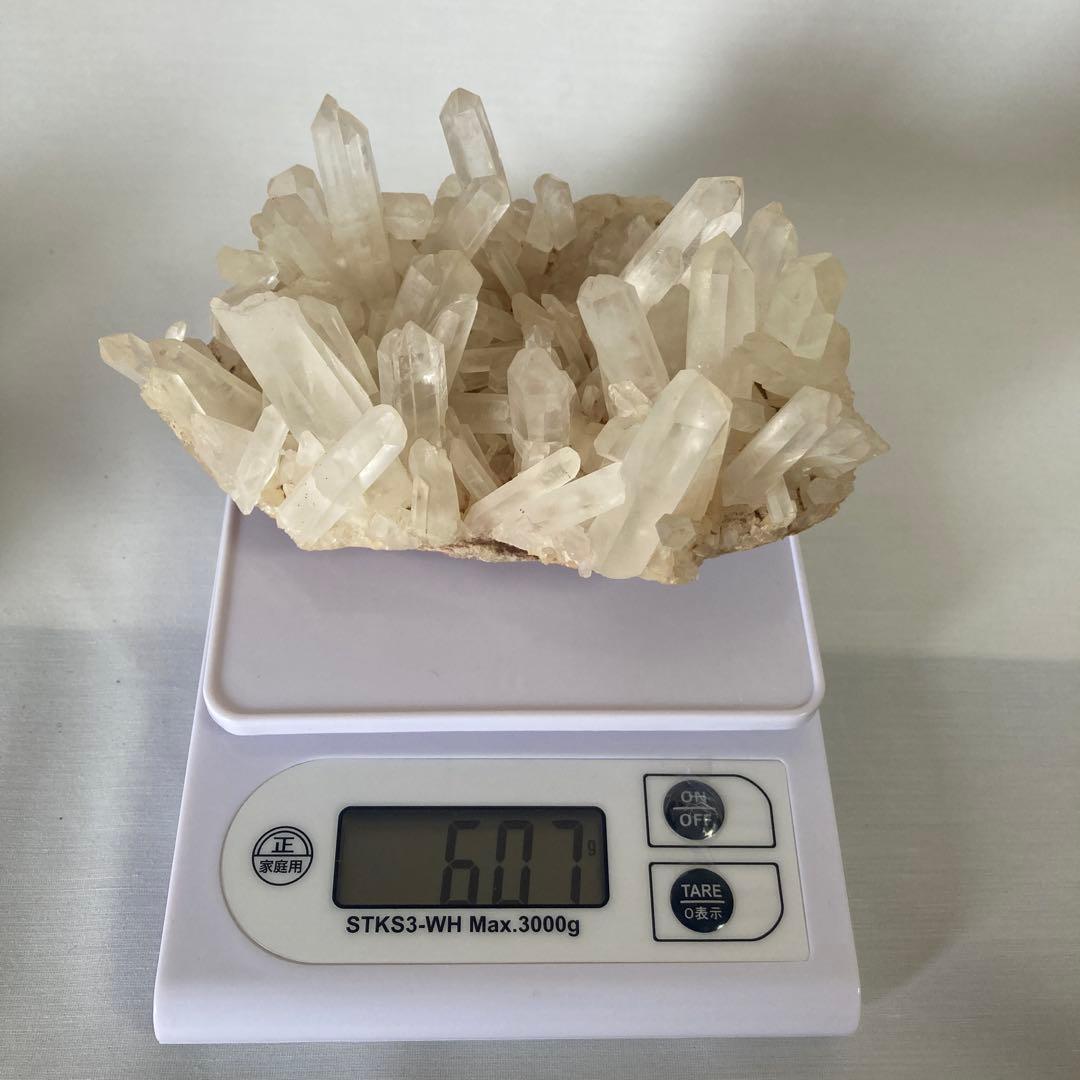 水晶の置物 金色の台座付き　607g 断捨離　大掃除