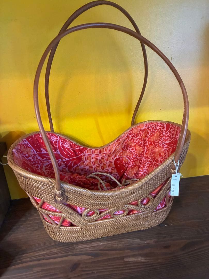 バリのハンドメイド かごバッグ 大きめ 赤
