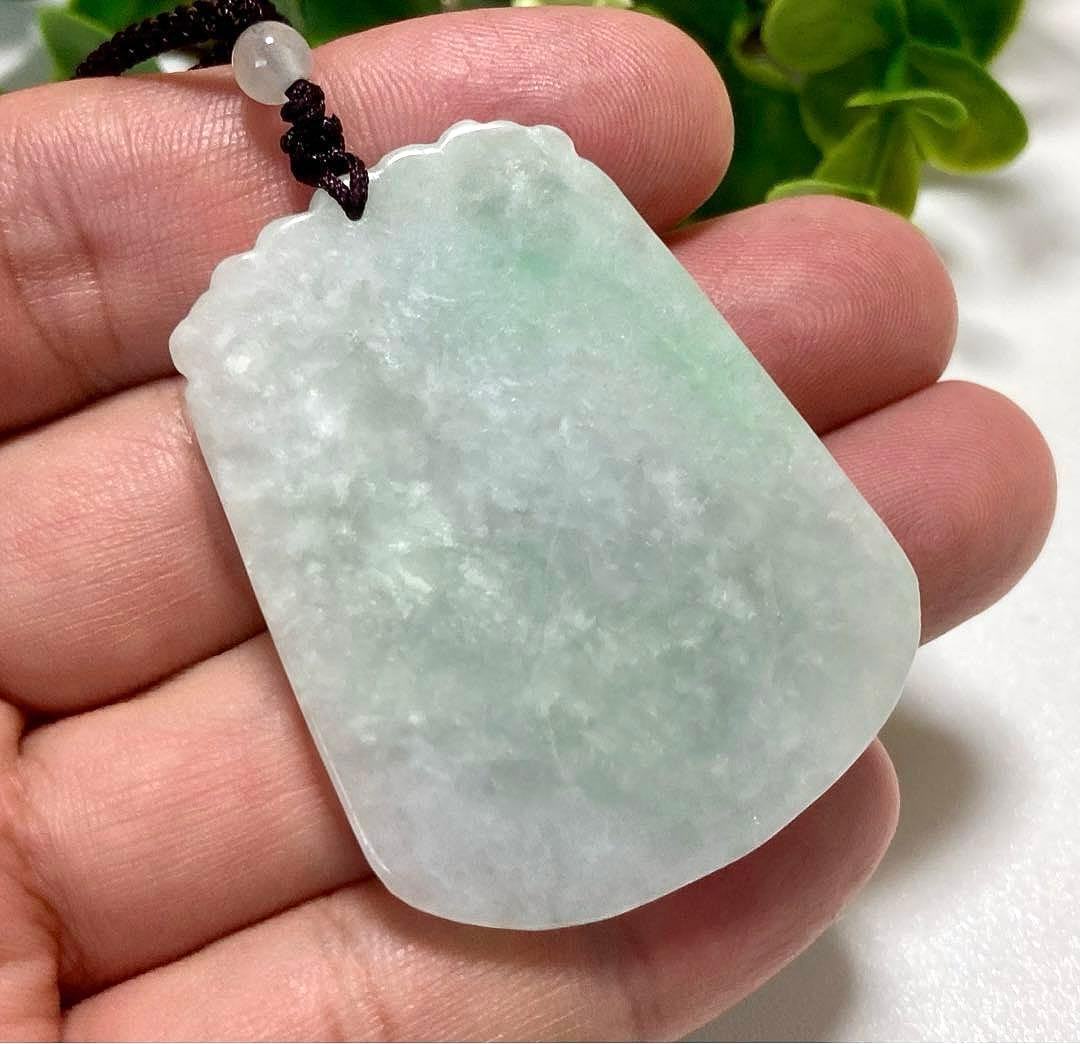 究極品質　太古から受け継がれし神の守護石　ミャンマー産　新緑翡翠の龍神ペンダント