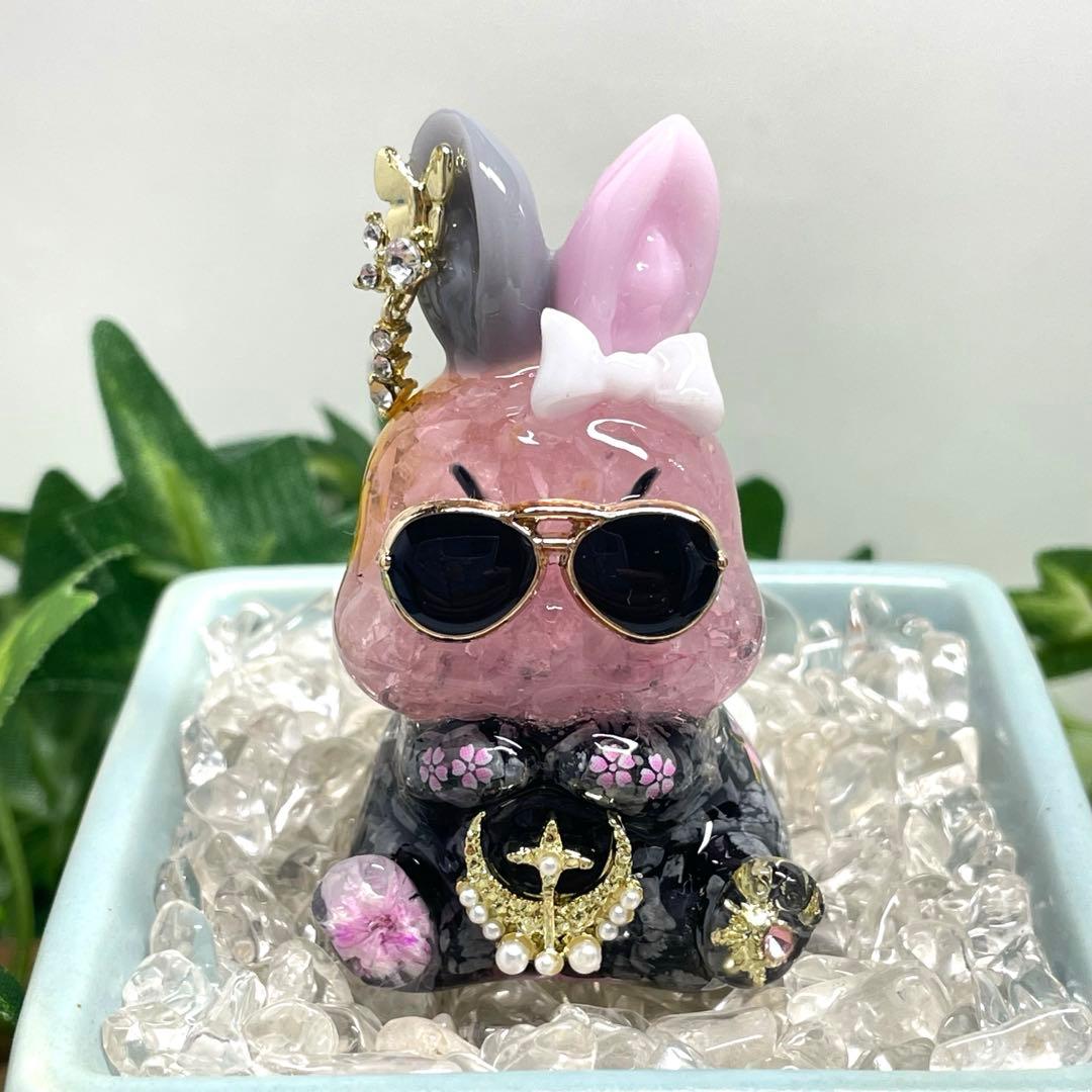 Mー519 オルゴナイト ❣️ ちょい悪うさぎ ❣️ 置物　レジン