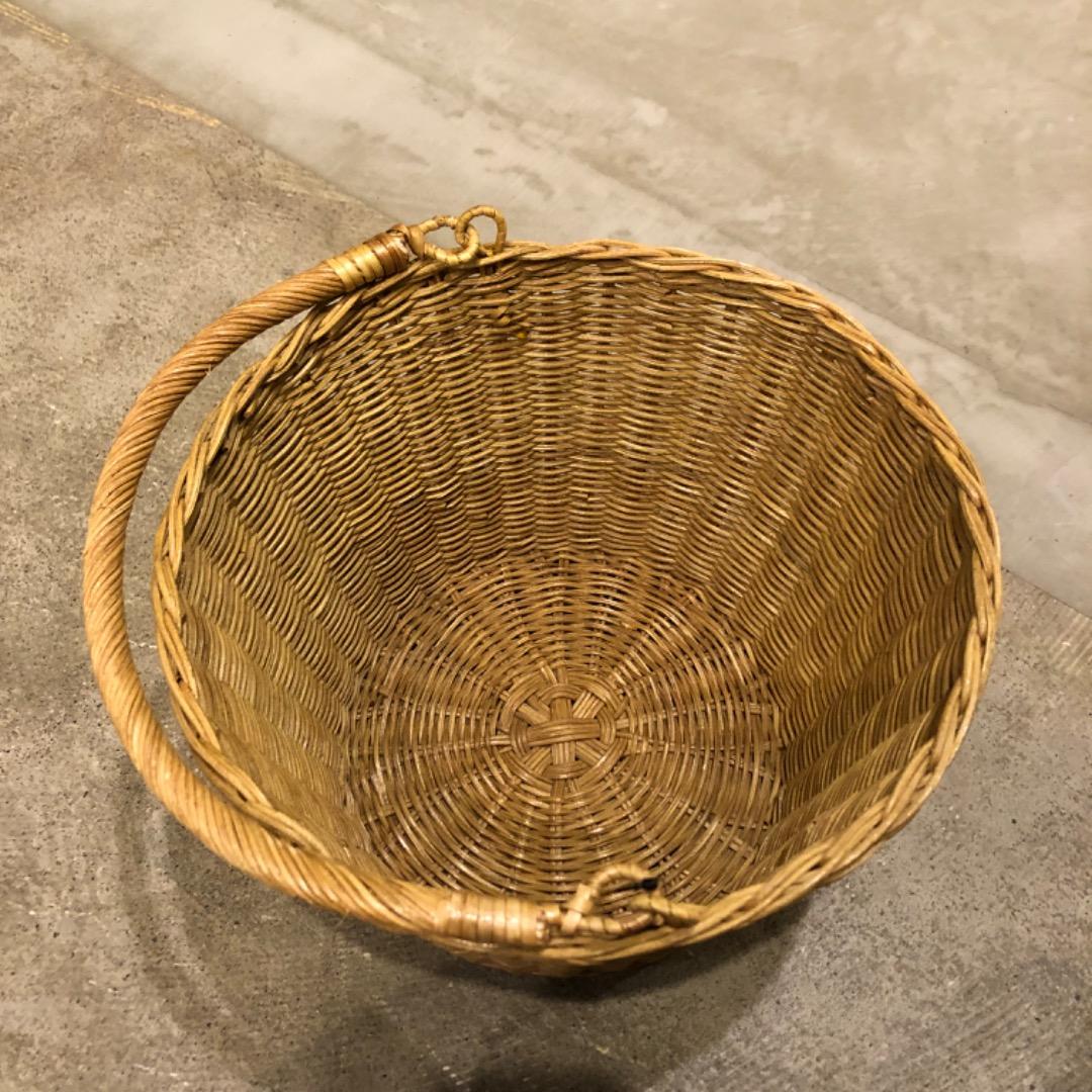 ラタンバスケット　カゴ　アンティーク　ラタンカゴ　収納　北欧風　古道具　蚤の市