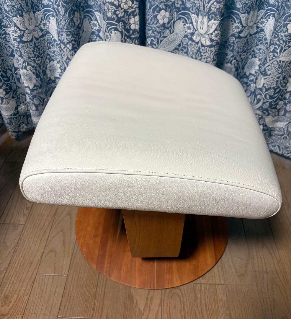 ま*う様 カリモク ザ・ファースト リクライニングチェア オットマン付