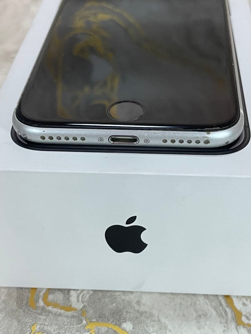 【美品】iPhoneSE2 64GB