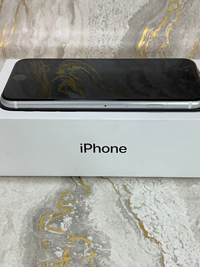 【美品】iPhoneSE2 64GB