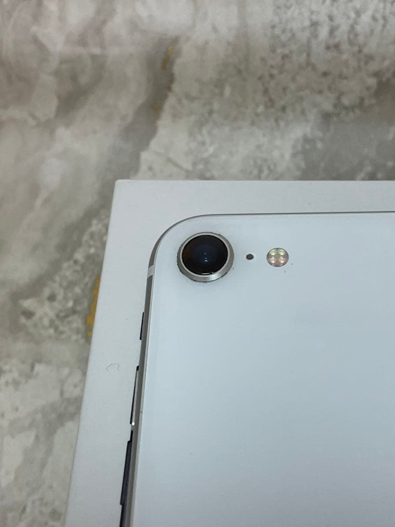 【美品】iPhoneSE2 64GB