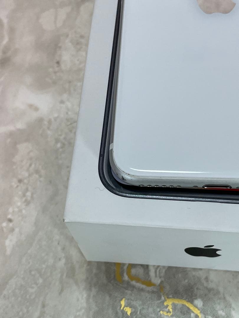 【美品】iPhoneSE2 64GB
