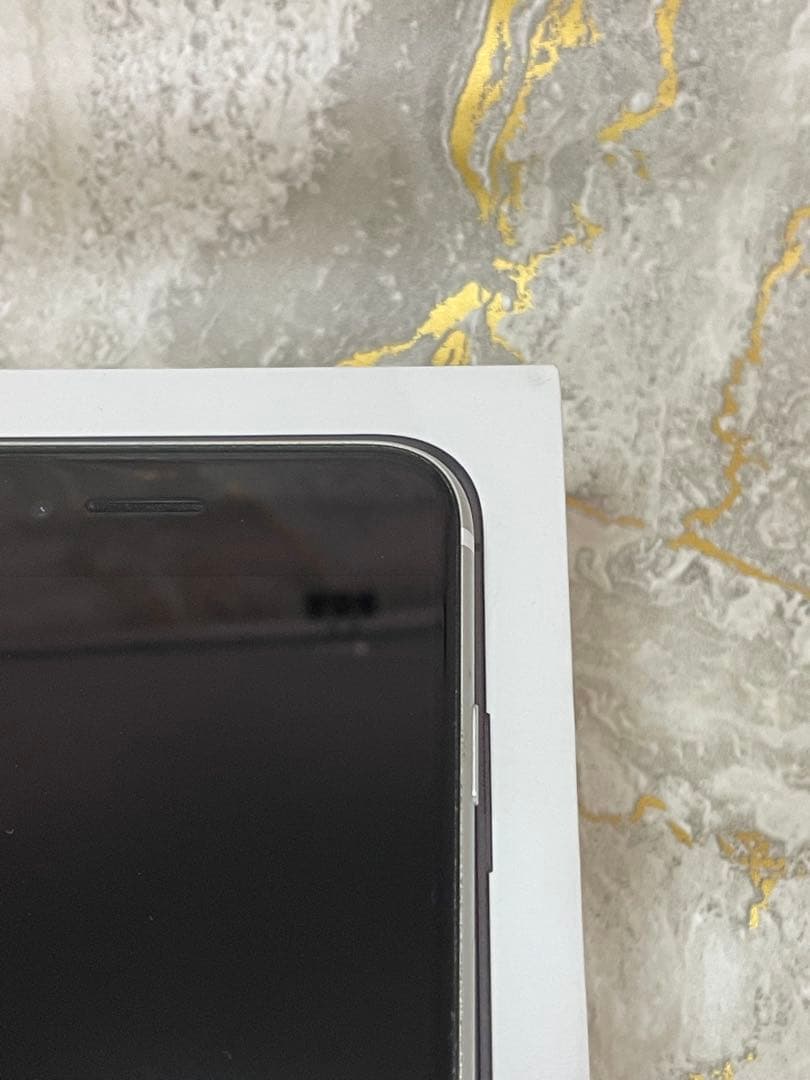 【美品】iPhoneSE2 64GB