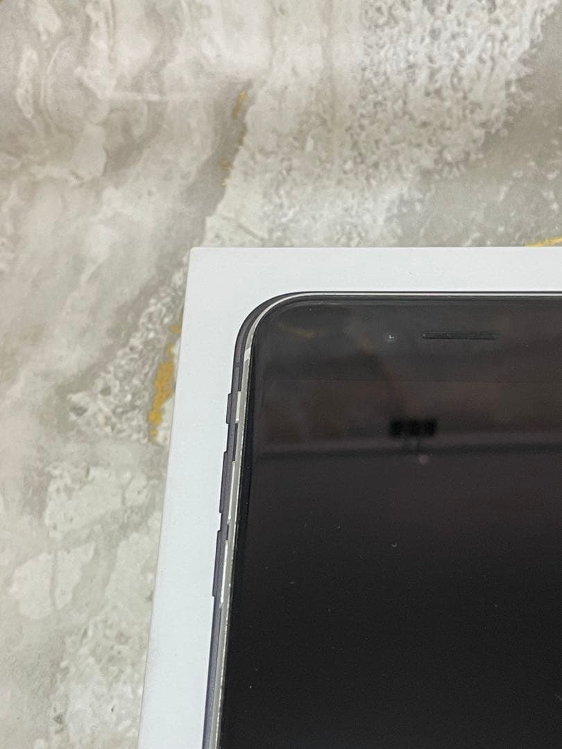 【美品】iPhoneSE2 64GB
