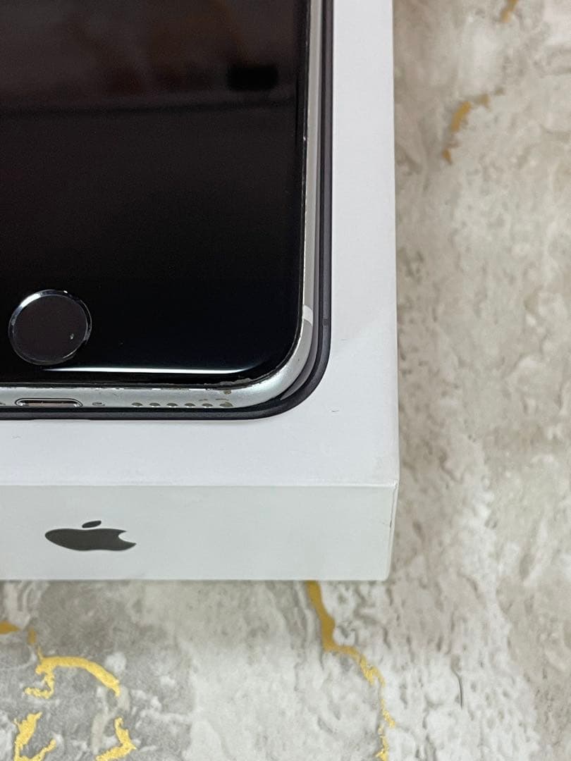 【美品】iPhoneSE2 64GB