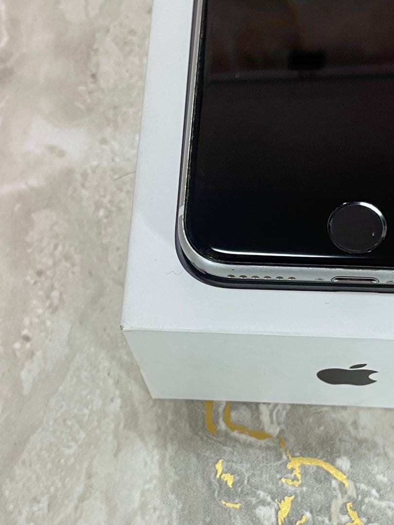 【美品】iPhoneSE2 64GB