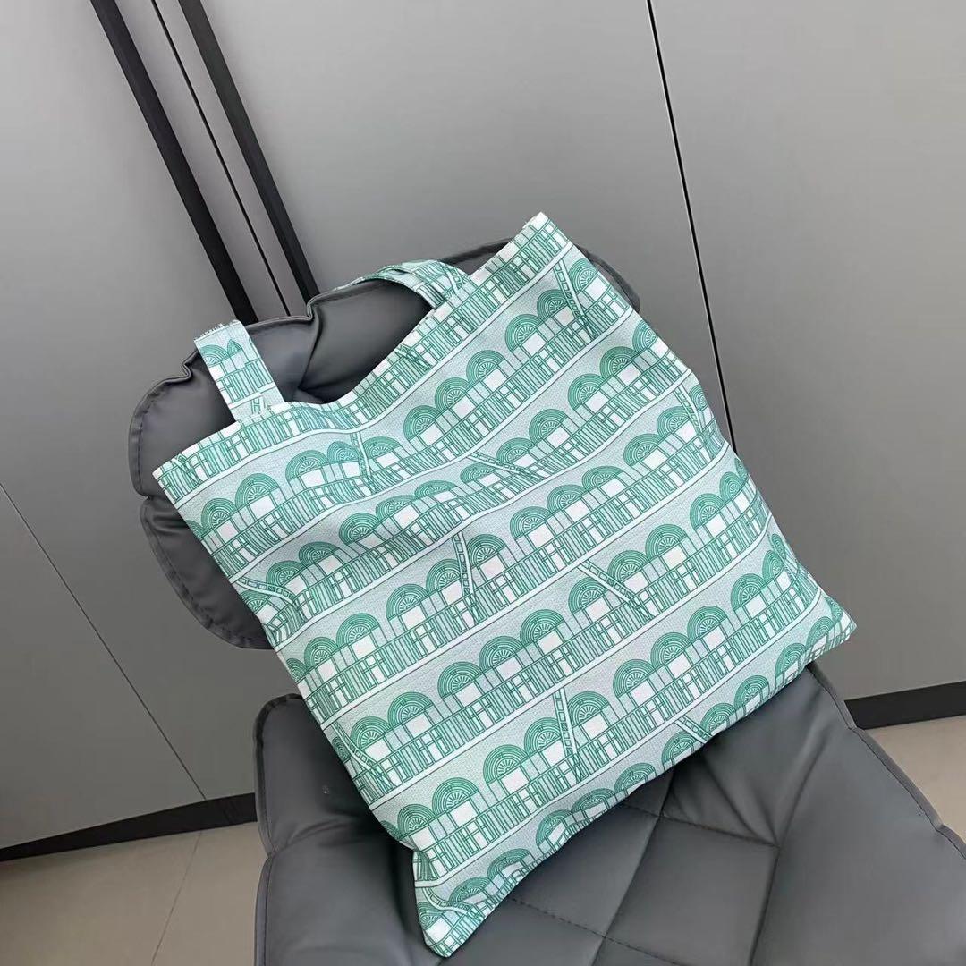 グッチ　NY美術館限定　トートバッグ　エコバッグ　ノベルティ　グリーン