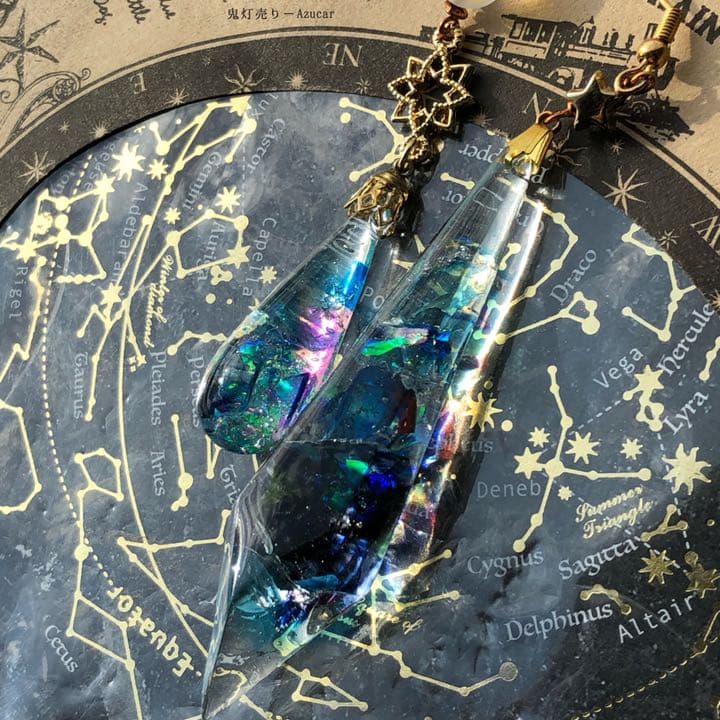 夜空の雫　ステンドグラスのようなペンデュラム　ドロップレジン　ピアス　イヤリング