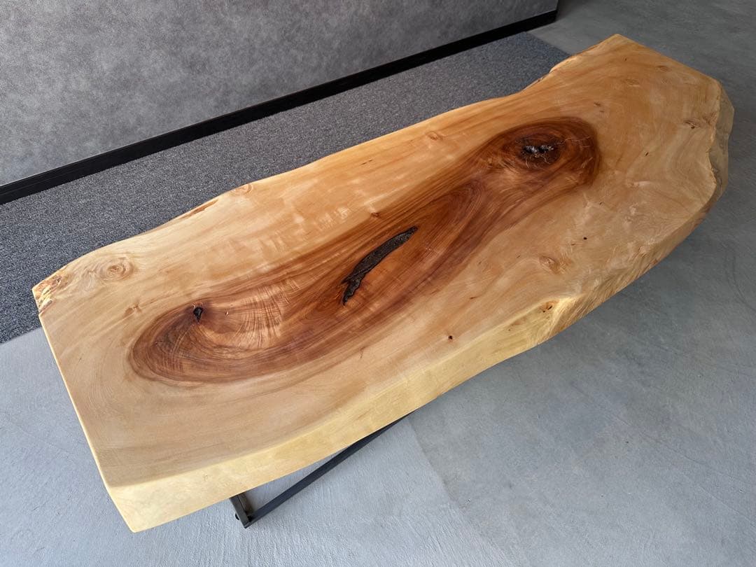 栃（トチ）　一枚板　テーブル　ベンチ　黒皮鉄脚　アイアン脚