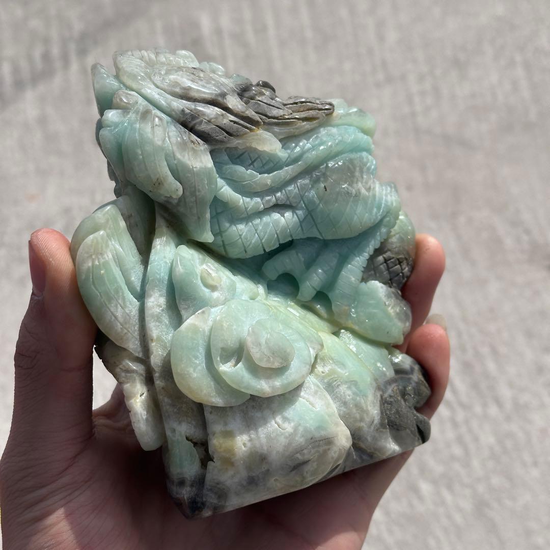 天然石ピスタチオカルサイトの龍　置物　彫り物G.700