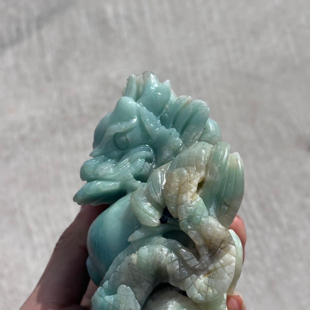 天然石ピスタチオカルサイトの龍　置物　彫り物G.700