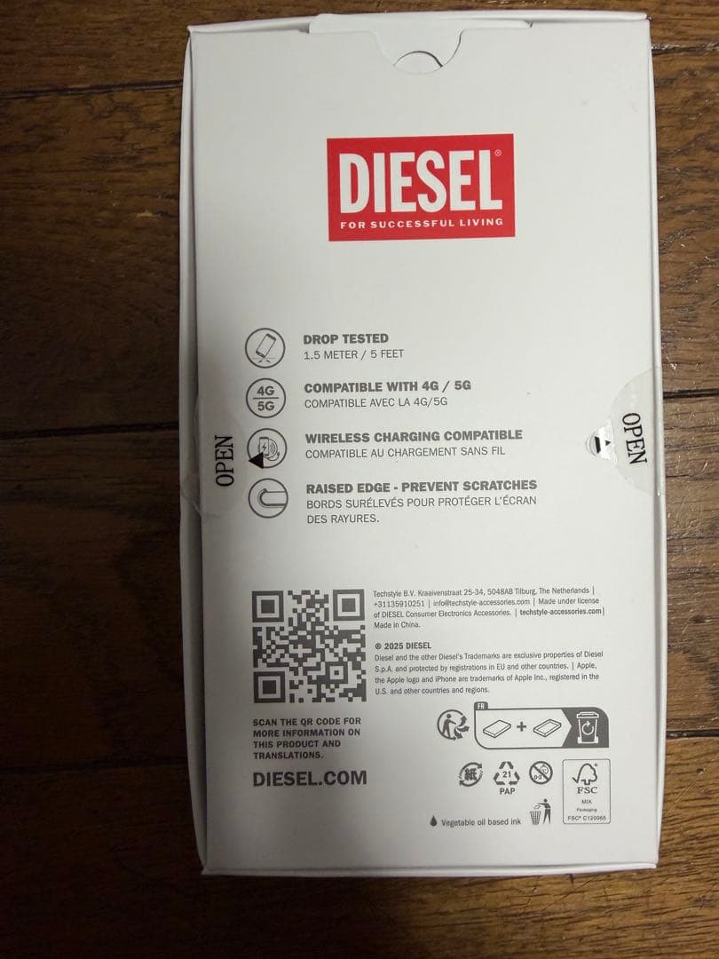 DIESEL CAGED D CASE iPhone 17 Pro ディーゼル