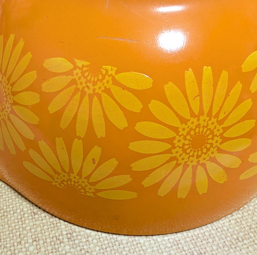 Pyrex ミキシングボウル　デイジー　３個セット。