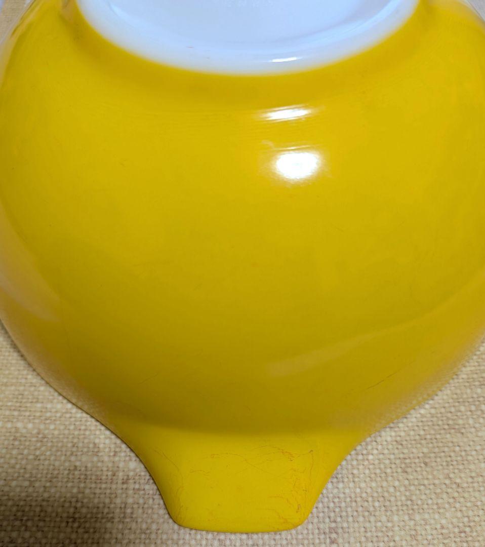 Pyrex ミキシングボウル　デイジー　３個セット。