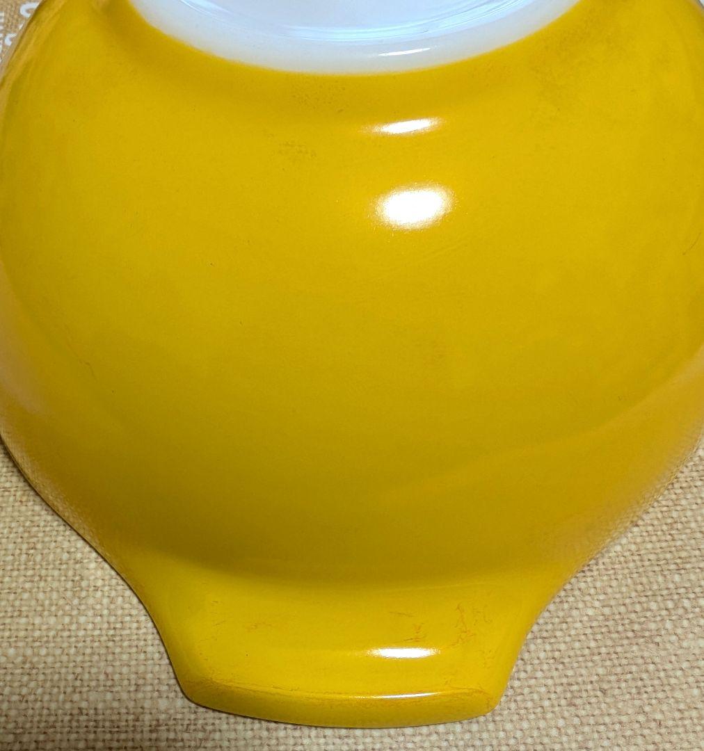 Pyrex ミキシングボウル　デイジー　３個セット。