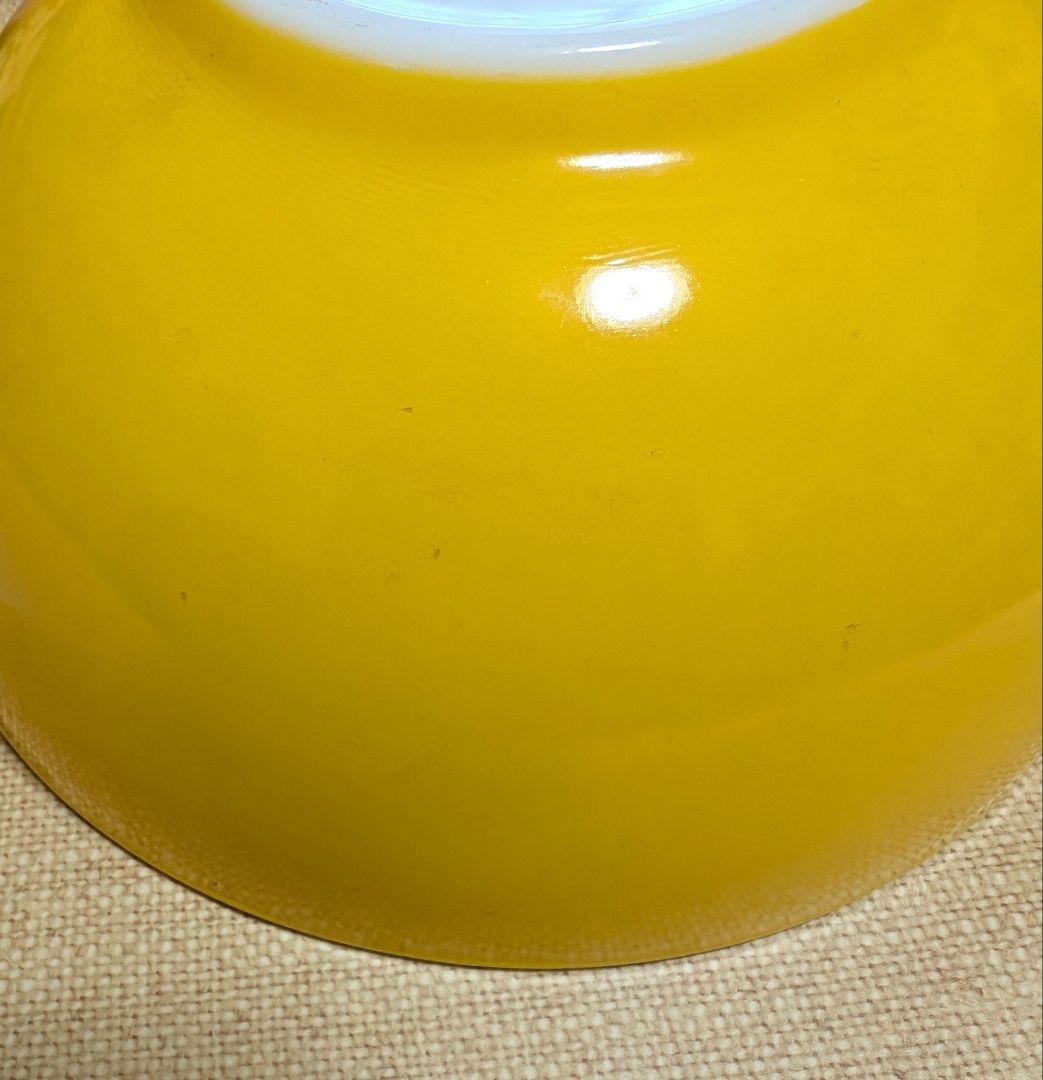 Pyrex ミキシングボウル　デイジー　３個セット。