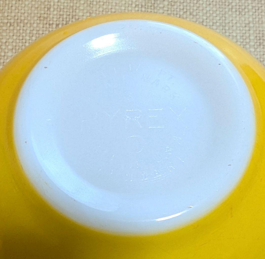 Pyrex ミキシングボウル　デイジー　３個セット。