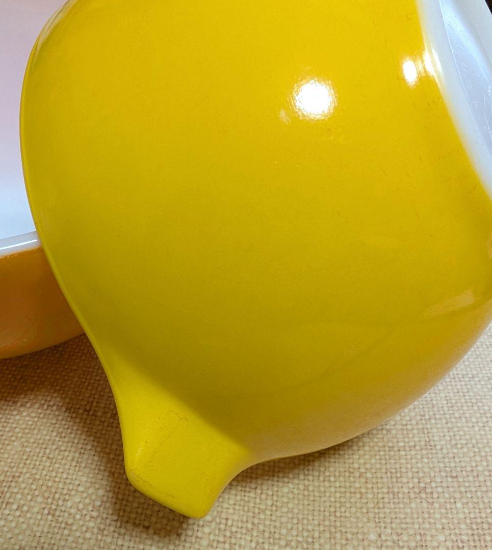 Pyrex ミキシングボウル　デイジー　３個セット。