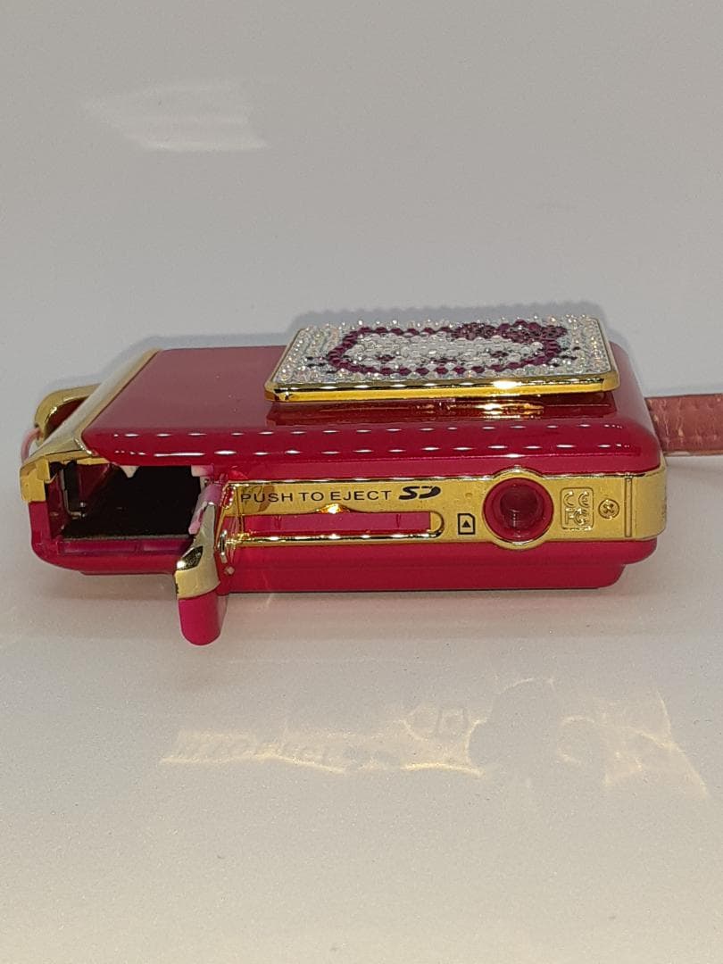 【希少品】ハローキティ　5.0MEGA PIXEL CAMERA 単４電池駆動
