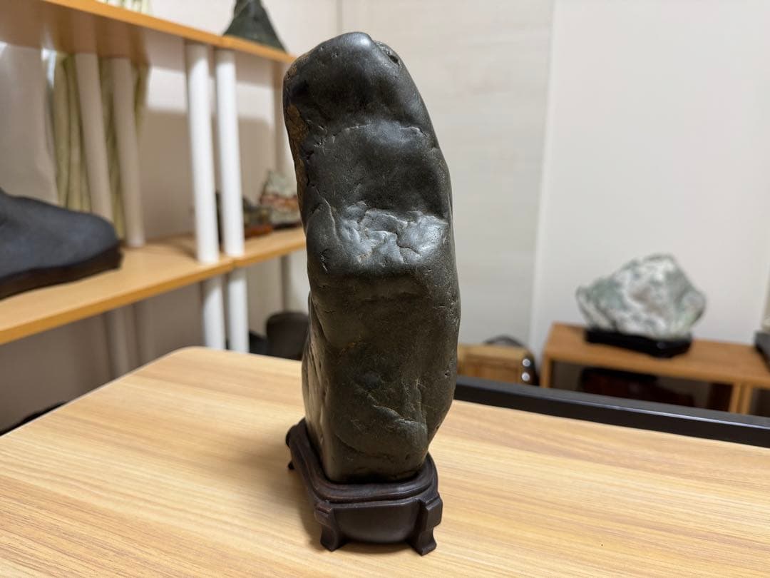 神居古潭石 真黒石 仏像 姿石 水石 抽象石 パワーストーン 黒色 自然石 水石