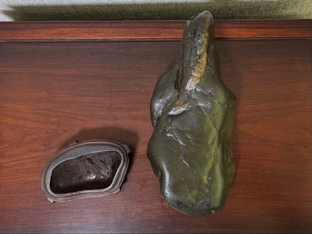 神居古潭石 真黒石 仏像 姿石 水石 抽象石 パワーストーン 黒色 自然石 水石