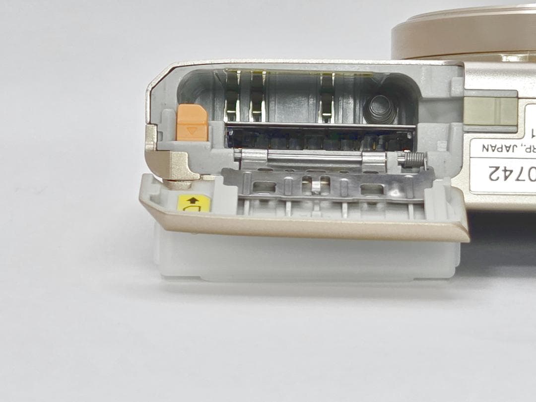 ニコン　Nikon COOLPIX S7000 ゴールド 《動作確認済み》